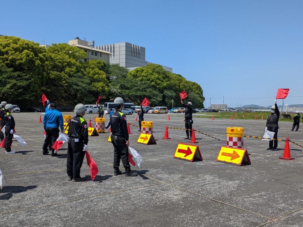 手旗による誘導要領